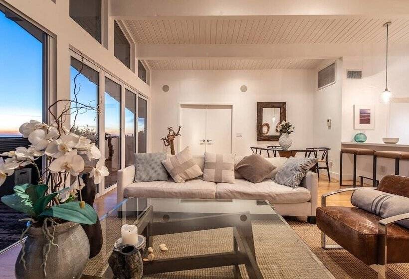 Beautifully Designed Palos Verdes Villa W/ Private Beach And Stunning Views