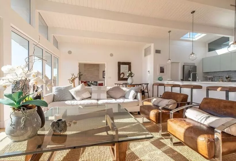 Beautifully Designed Palos Verdes Villa W/ Private Beach And Stunning Views