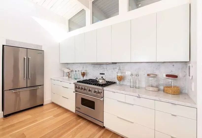 Beautifully Designed Palos Verdes Villa W/ Private Beach And Stunning Views