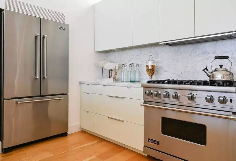 Beautifully Designed Palos Verdes Villa W/ Private Beach And Stunning Views