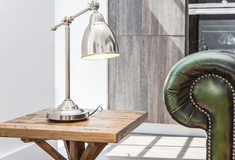 1 Bed Mezzaninecity Views & Great Location