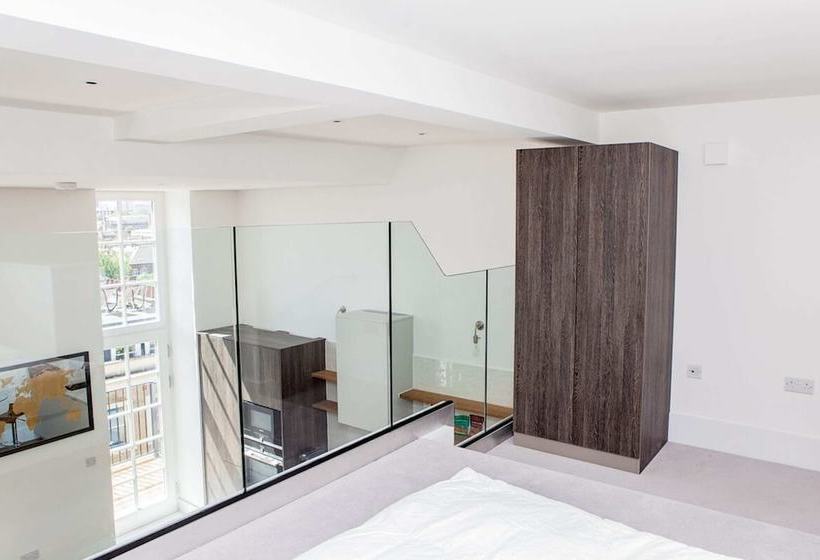 1 Bed Mezzaninecity Views & Great Location