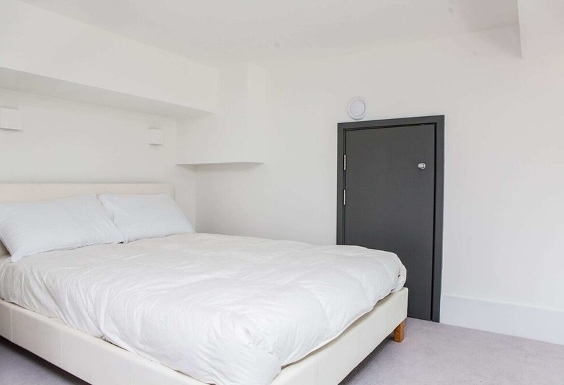 1 Bed Mezzaninecity Views & Great Location