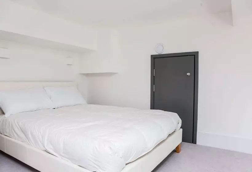 1 Bed Mezzaninecity Views & Great Location