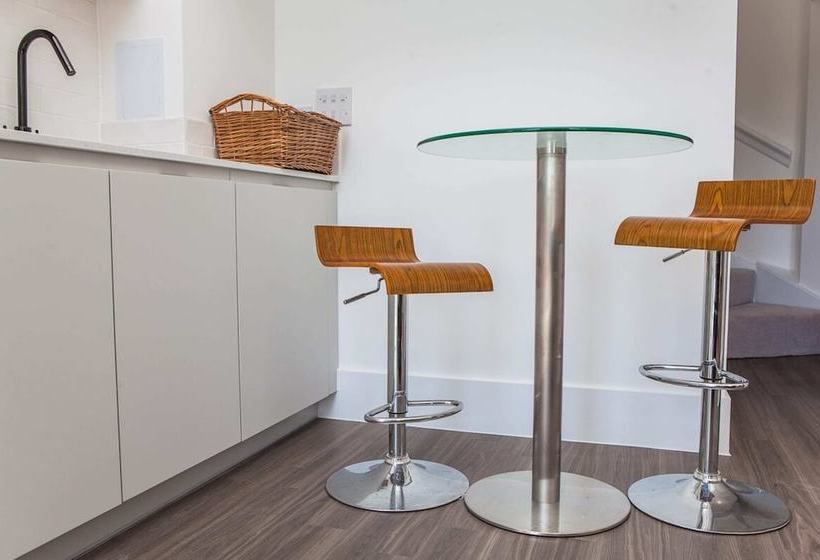 1 Bed Mezzaninecity Views & Great Location