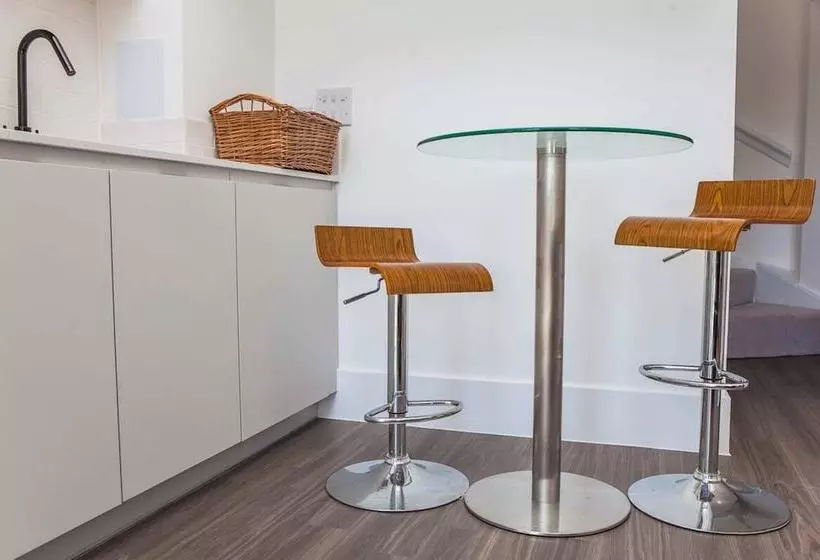 1 Bed Mezzaninecity Views & Great Location
