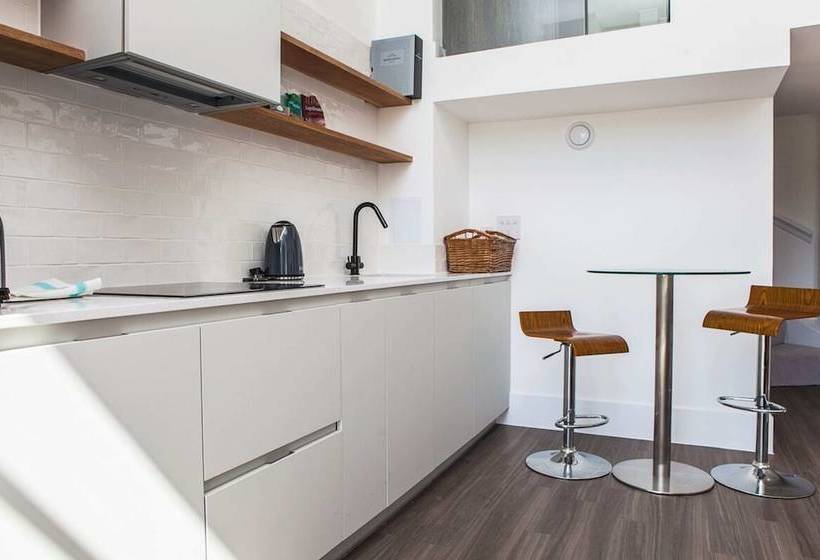 1 Bed Mezzaninecity Views & Great Location