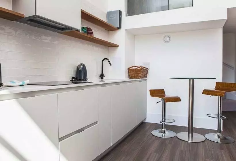 1 Bed Mezzaninecity Views & Great Location