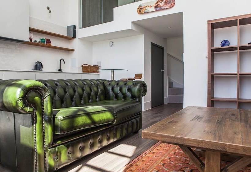 1 Bed Mezzaninecity Views & Great Location