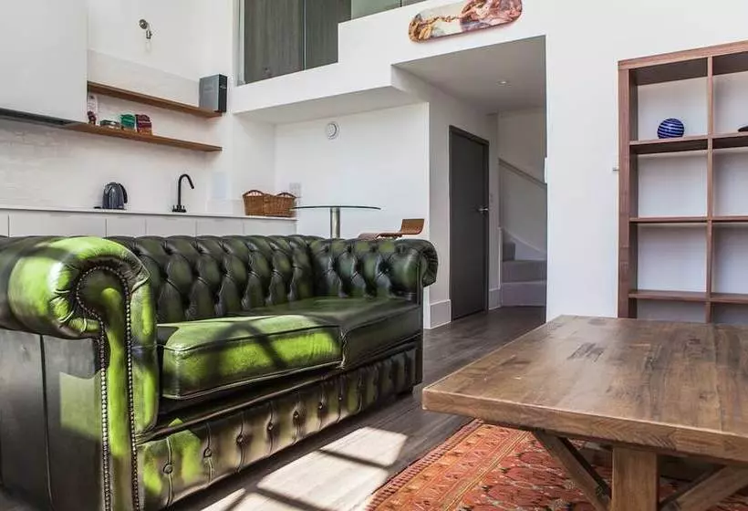 1 Bed Mezzaninecity Views & Great Location