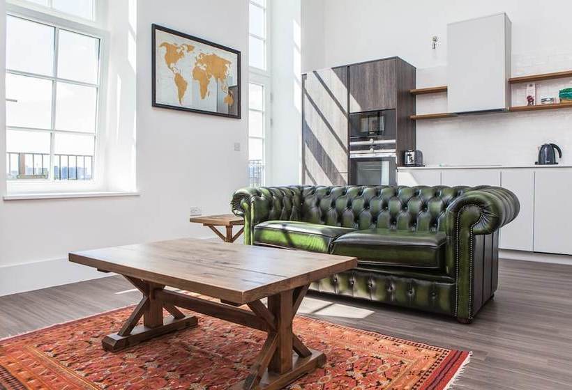 1 Bed Mezzaninecity Views & Great Location