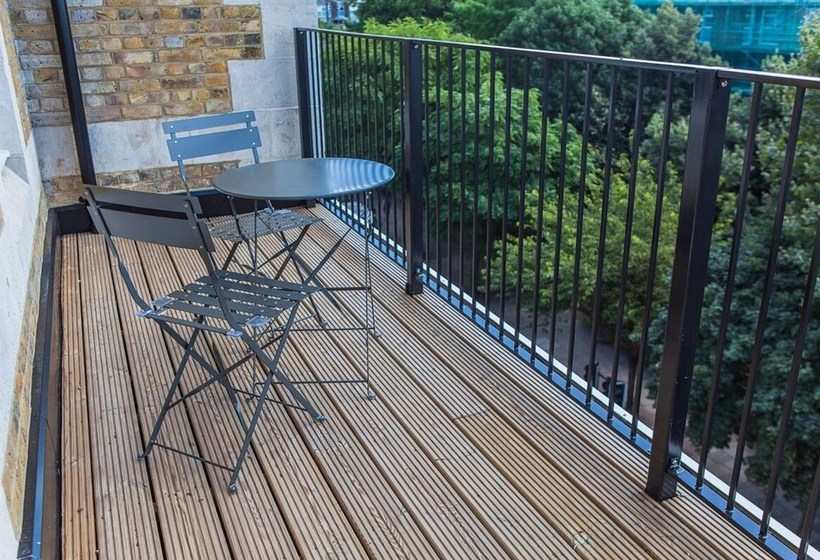 1 Bed Mezzaninecity Views & Great Location