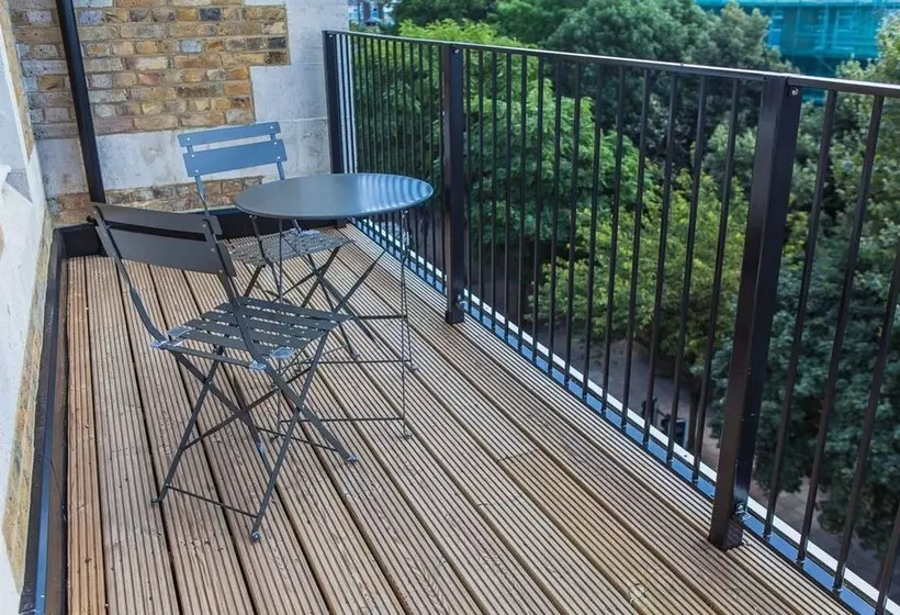 1 Bed Mezzaninecity Views & Great Location
