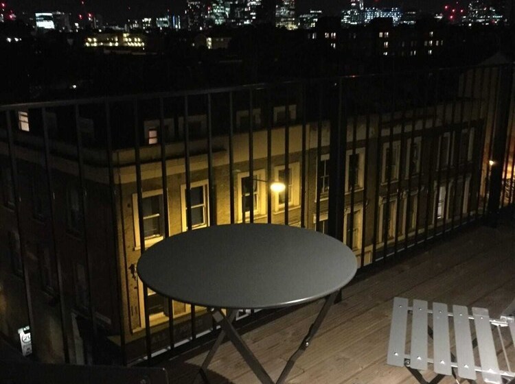 1 Bed Mezzaninecity Views & Great Location