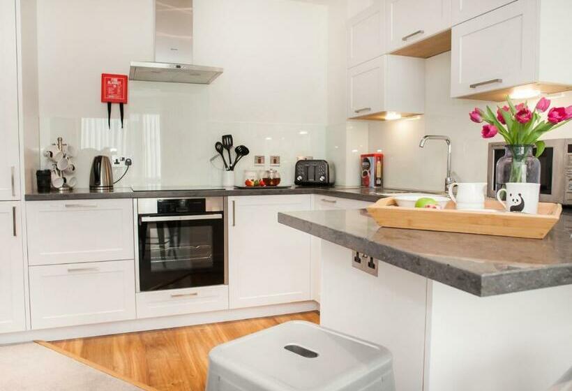 Henge House Sarsen Apartment