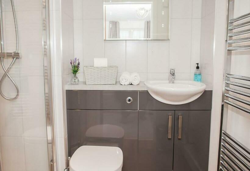 Henge House Sarsen Apartment