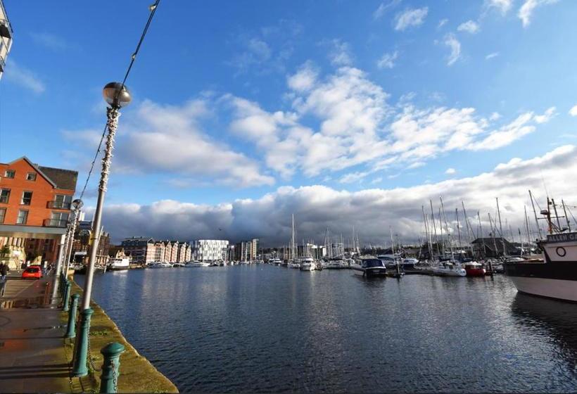 Toothbrush Apartments   Ipswich Waterfront   Quayside