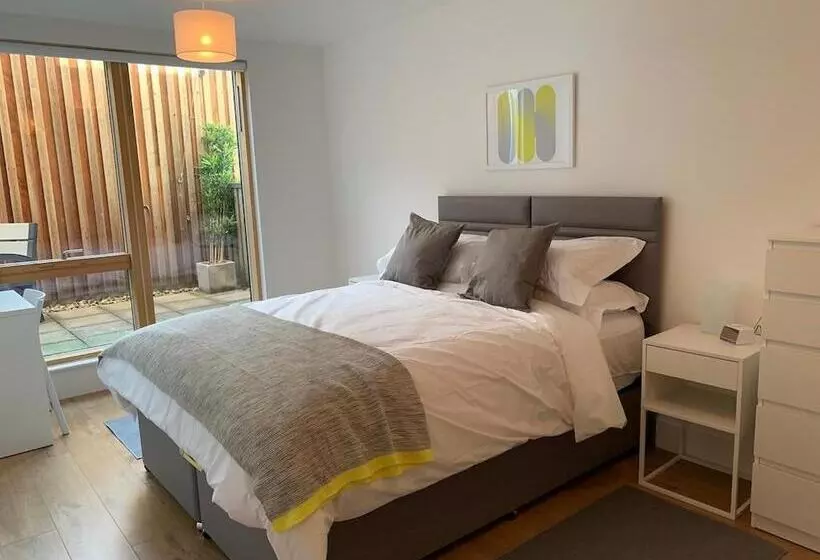 Toothbrush Apartments   Ipswich Waterfront   Quayside