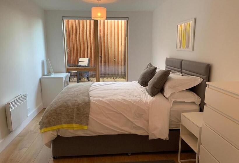 Toothbrush Apartments   Ipswich Waterfront   Quayside