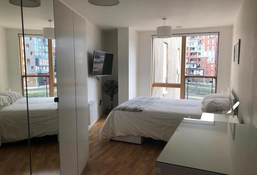 Toothbrush Apartments   Ipswich Waterfront   Quayside