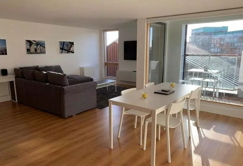 Toothbrush Apartments   Ipswich Waterfront   Quayside