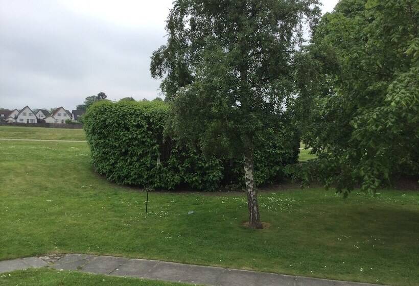 Two Bedroom Glen View Free Parking