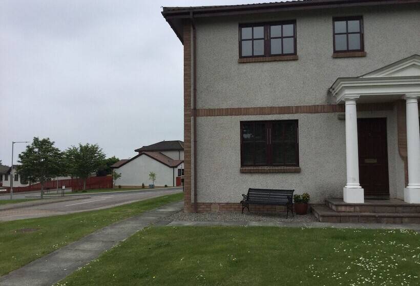 Two Bedroom Glen View Free Parking