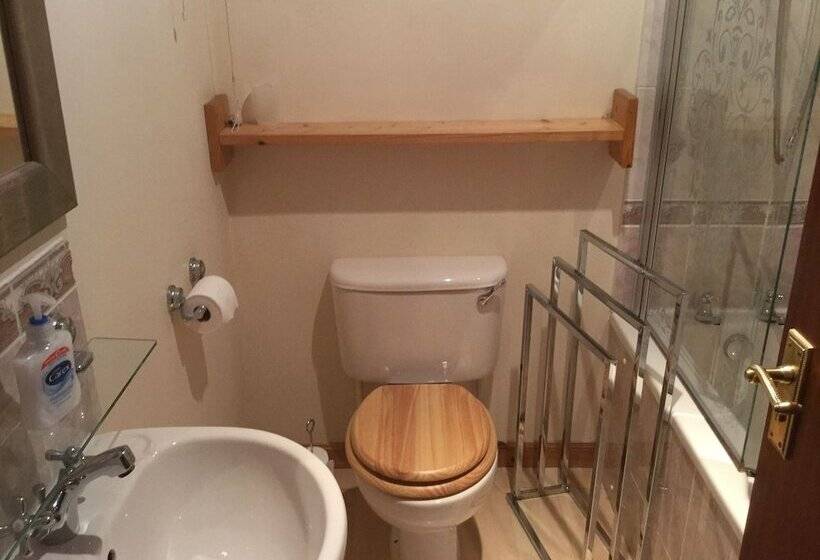 Two Bedroom Glen View Free Parking