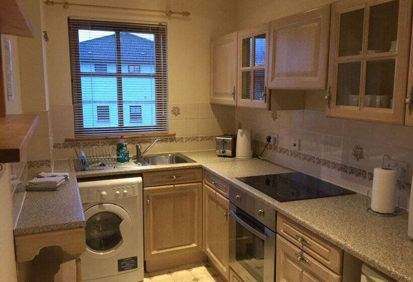 Two Bedroom Glen View Free Parking