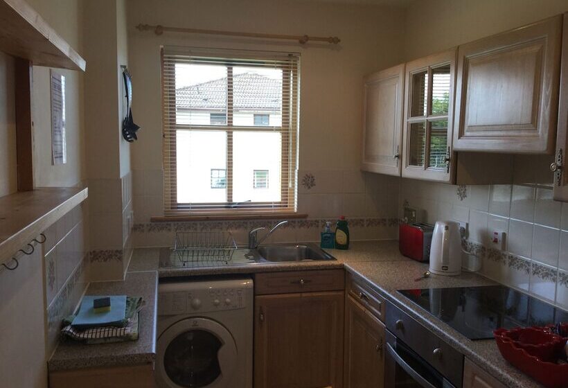 Two Bedroom Glen View Free Parking