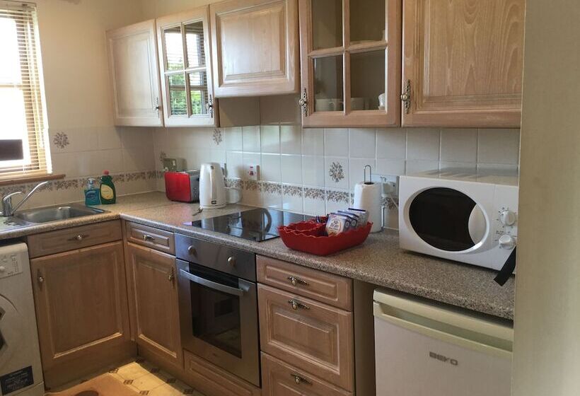 Two Bedroom Glen View Free Parking