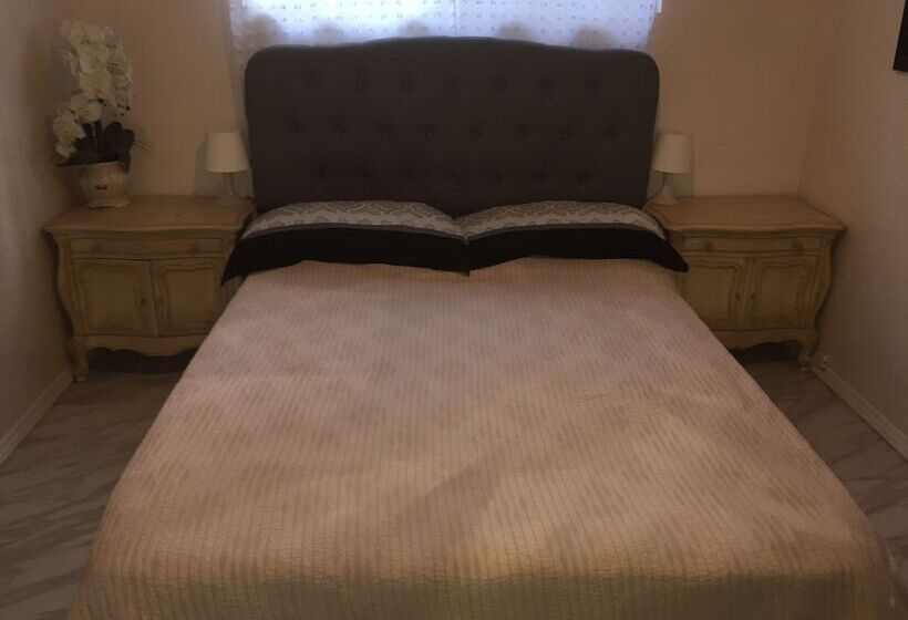 Comfortable Beverly Hills Town House