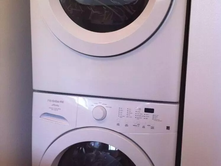 Comfortable Beverly Hills Town House