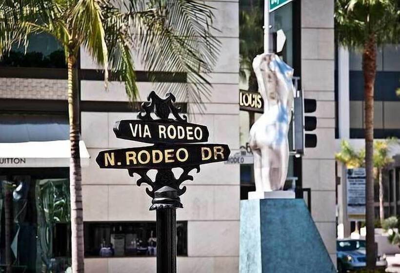 Comfortable Beverly Hills Town House