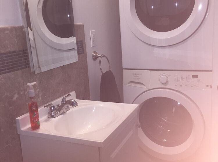 Comfortable Beverly Hills Town House