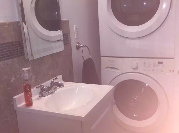 Comfortable Beverly Hills Town House