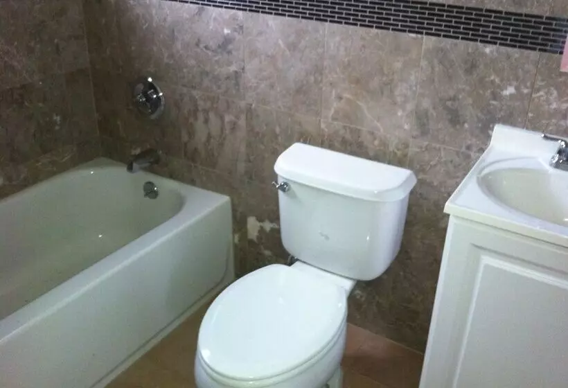 Comfortable Beverly Hills Town House