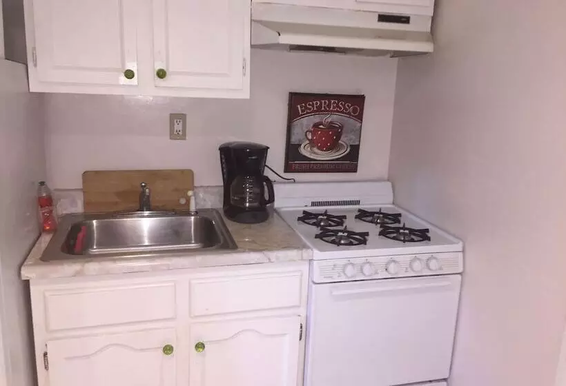 Comfortable Beverly Hills Town House