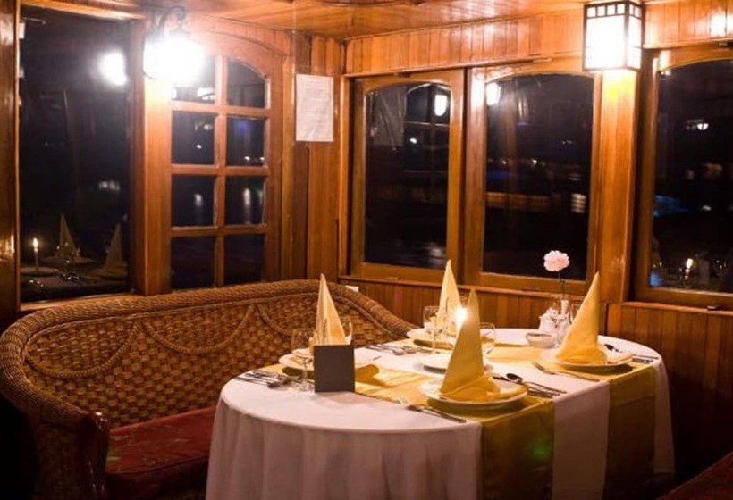 هتل Huong Hai Sealife Cruise