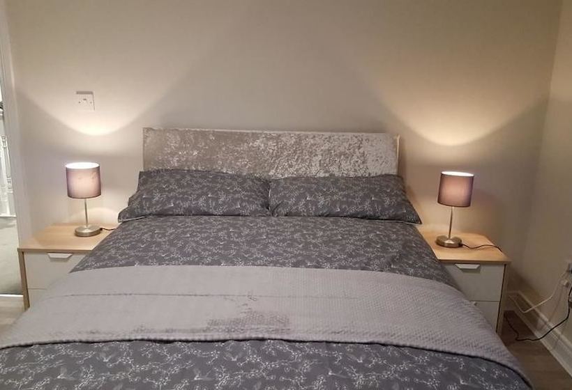 ペンション Allworthy Guesthouse