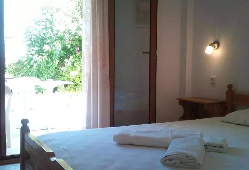 Pension Saint Sunday Parga