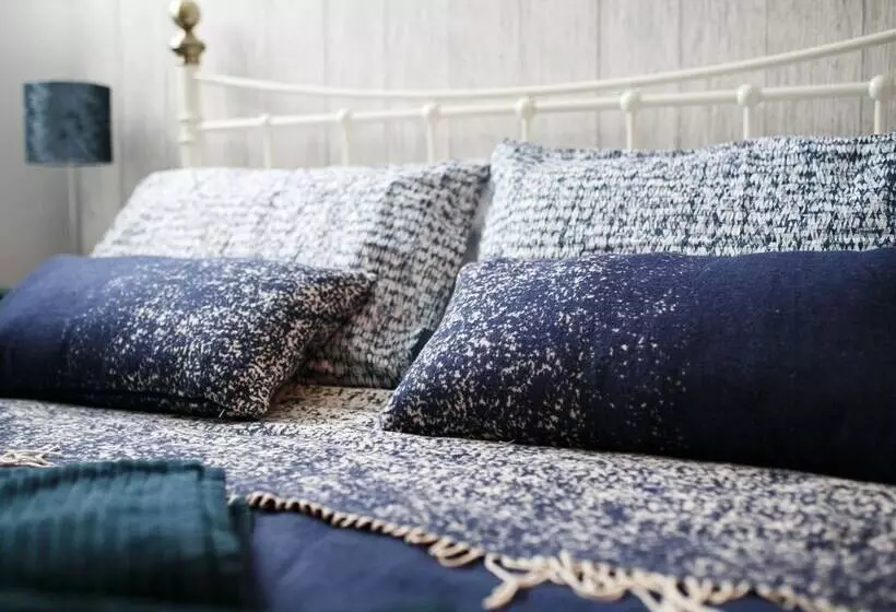 The Nautical Apartment