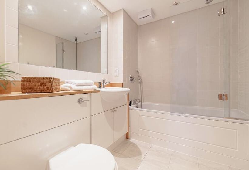 Roomspace Apartments  Marina Place