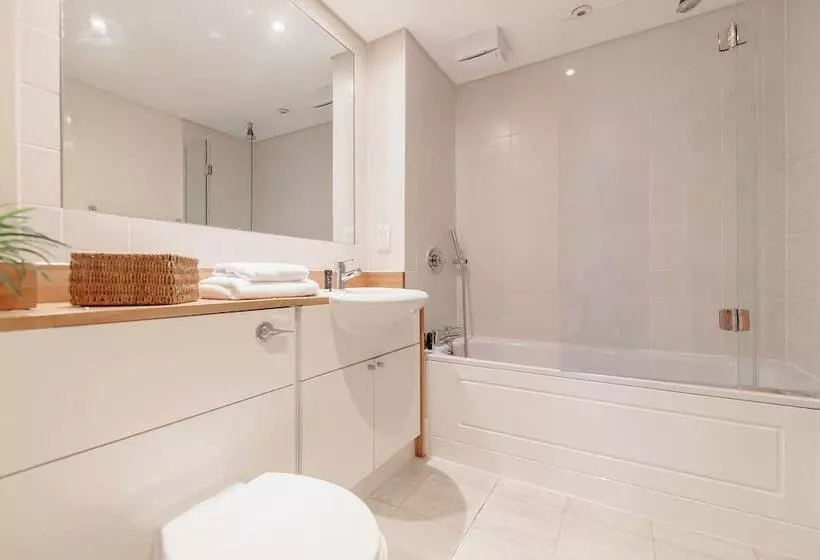 Roomspace Apartments  Marina Place