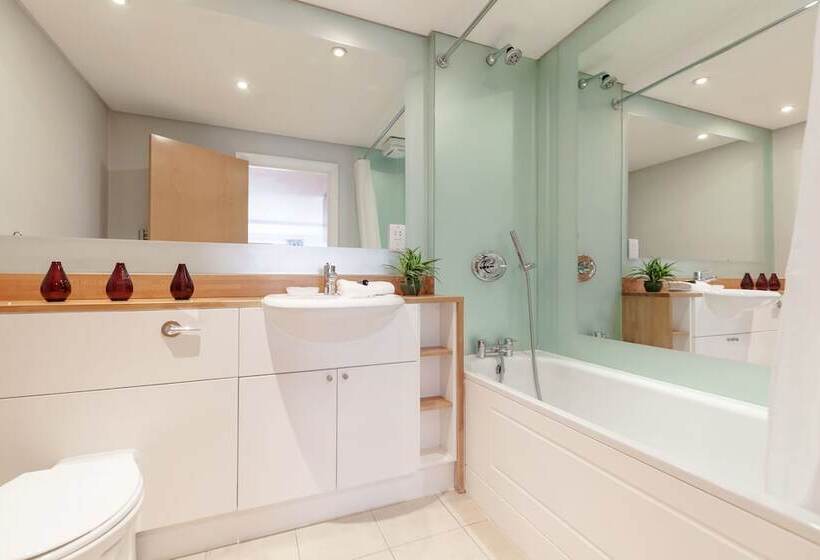 Roomspace Apartments  Marina Place