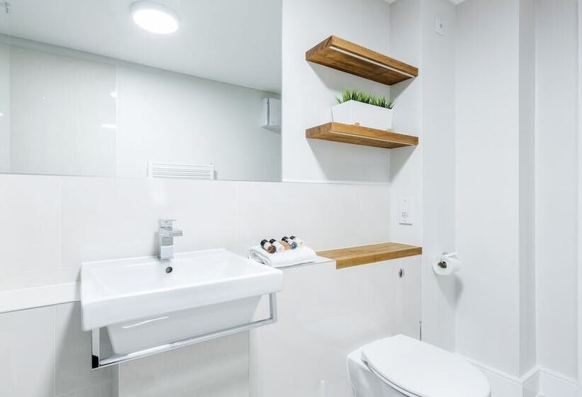 Roomspace Apartments  Marina Place