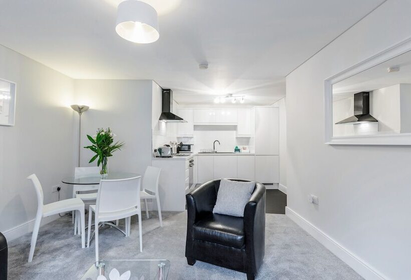 Roomspace Apartments  Marina Place