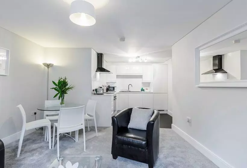 Roomspace Apartments  Marina Place