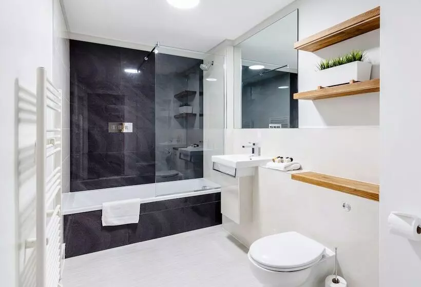 Roomspace Apartments  Marina Place