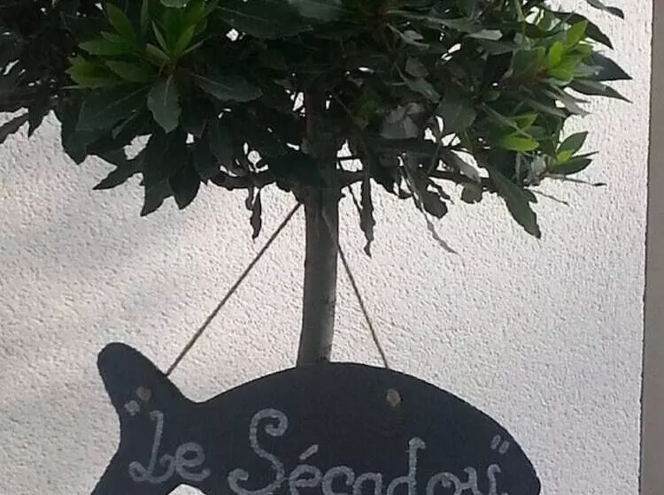 تختخواب و صبحانه Chambre D Hôtes Le Secadou